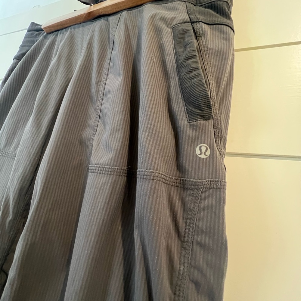 Lululemon Grey Long Pants, Size 8 - Picture 3 of 4